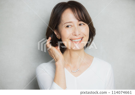 中間女性護膚圖像 114074661