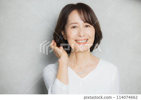 Middle female skincare image Middle female skincare image 114074662