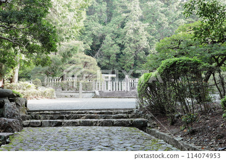 Scenery of the approach to the Yamashina Mausoleum of Emperor Tenchi in Kyoto Scenery of the approach to the Yamashina Mausoleum of Emperor Tenchi in Kyoto 114074953