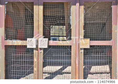 [The damaged building of the former Onokiba Elementary School] Fukae-cho, Minamishimabara City, Nagasaki Prefecture 114074966