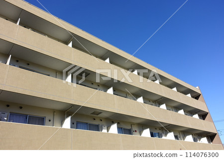 Suburban studio apartment 114076300