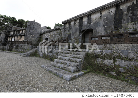 Tamaudun, a World Heritage Site where the kings of the Second Sho Dynasty are buried Tamaudun, a World Heritage Site where the kings of the Second Sho Dynasty are buried 114076405