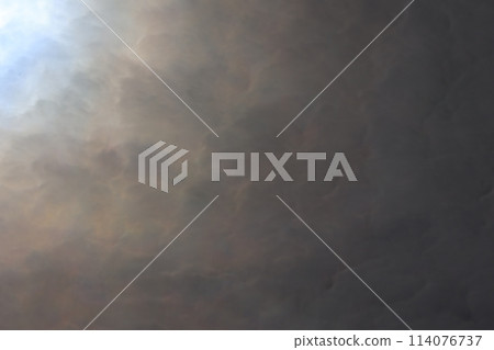Sky with sunlight reflecting Sky with sunlight reflecting 114076737