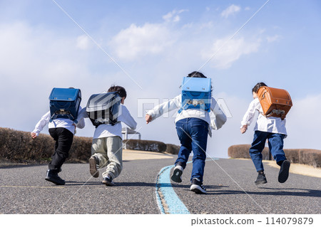 小學生離家出走 小學生離家出走 114079879