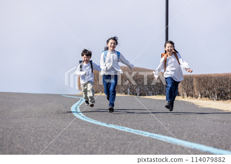 Elementary school student running away 114079882