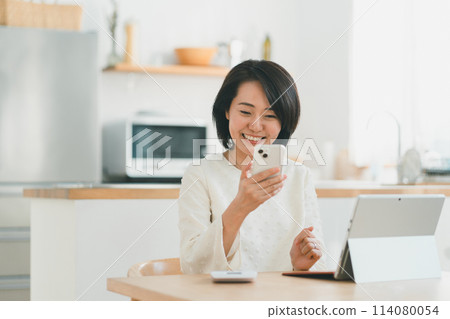 female, lady, woman 114080054