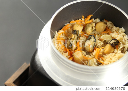 Scallop and oyster rice 114080678