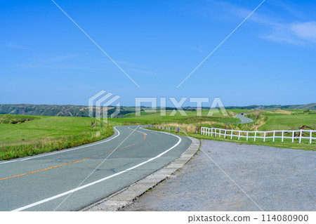 清澈的藍天和雲彩（阿蘇大觀峰/牛奶之路風景）（從阿蘇牛奶路看到的戶外風景） 114080900