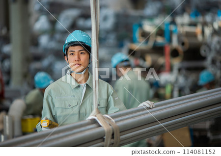 Warehouse worker, young man 114081152