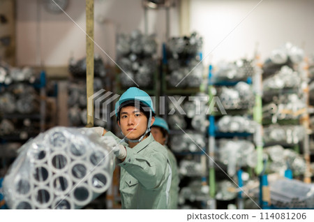 Warehouse worker, young man Warehouse worker, young man 114081206