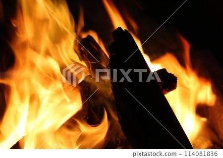 Camping BBQ bonfire 114081836