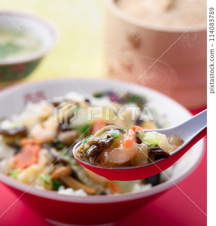 中國飯碗有很多配料 114083789