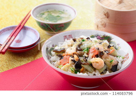 Chinese rice bowl with lots of ingredients 114083796