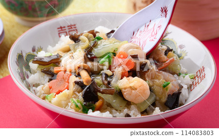 中國飯碗有很多配料 中國飯碗有很多配料 114083803