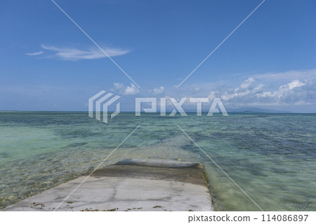 從竹富島西碼頭看到的清澈海水 114086897