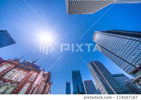 Tokyo cityscape in Japan: Summer-like sunshine...view of Tokyo Station's red brick building and the Marunouchi buildings...ray of hope = 28th 114087167