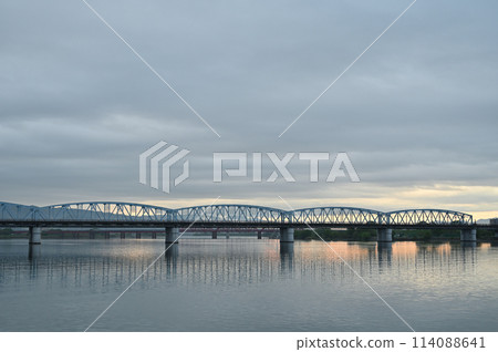 早上在河床上 114088641