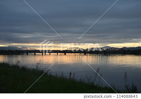 早上在河床上 114088643