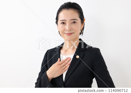 Businesswoman, middle-aged woman, lawyer 114090712