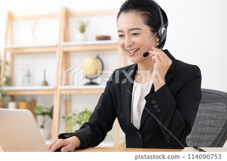 女商人中女耳機 114090753
