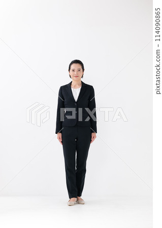 Business middle-aged woman standing 114090865