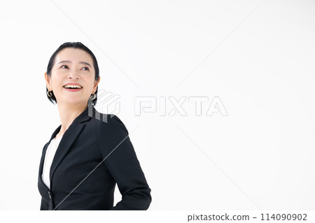 Business middle-aged woman landscape 114090902