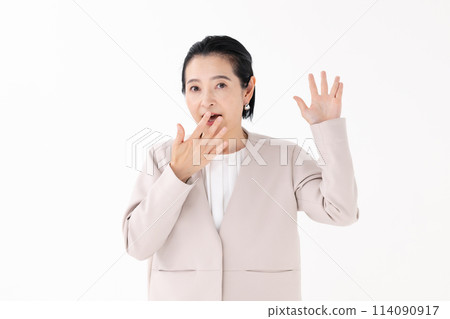 中間的女性生意驚訝 114090917