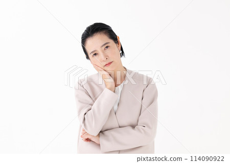 Middle-aged woman, business, worries Middle-aged woman, business, worries 114090922