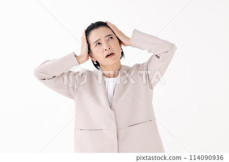 Middle-aged woman, business, headache Middle-aged woman, business, headache 114090936