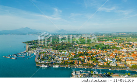 Overlooking the picturesque town of Peschiera del Garda, nestled by the tranquil waters of Lake Garda, with views of the surrounding landscape 114091109