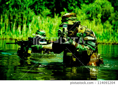 Soldiers move in the heart of a marsh, crossing swampy waters, tropical jungle heat, extreme conditions of concealed tactical combat operations of special task forces Soldiers move in the heart of a marsh, crossing swampy waters, tropical jungle heat, extreme conditions of concealed tactical combat operations of special task forces 114091204