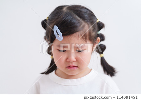 Crying child 114091451