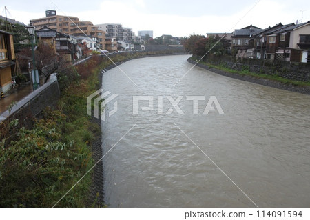 渾濁的淺野川 114091594