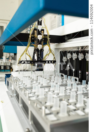 automatic operation of the machine with tests in the clinic 114092004