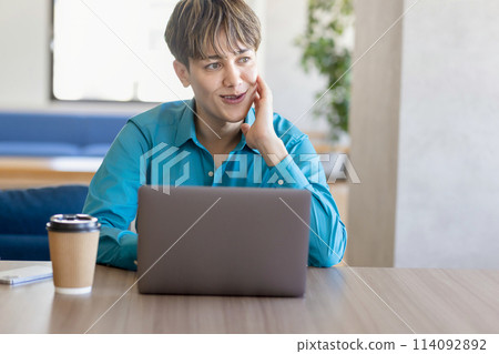 Global man working in a shared office Global man working in a shared office 114092892