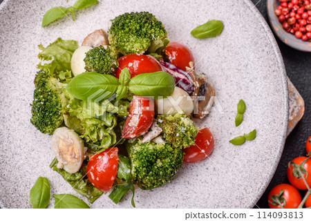 Delicious fresh juicy salad with quail eggs, cherry tomatoes, lettuce leaves 114093813