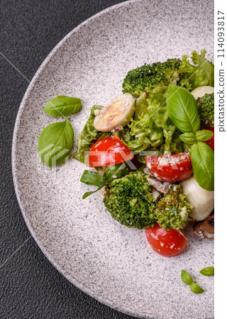 Delicious fresh juicy salad with quail eggs, cherry tomatoes, lettuce leaves Delicious fresh juicy salad with quail eggs, cherry tomatoes, lettuce leaves 114093817