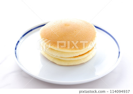 Fluffy and delicious pancakes 114094937