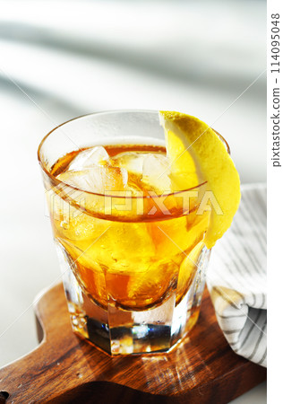 Summer iced lemon tea 114095048