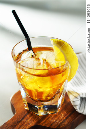 Summer iced lemon tea 114095056