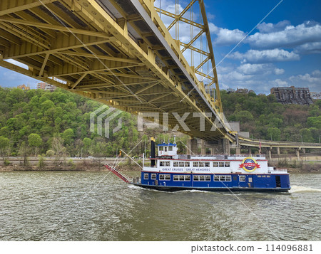 Fort Pitt Bridge and shuttle boat, Pittsburgh, Pennsylvania, USA Fort Pitt Bridge and shuttle boat, Pittsburgh, Pennsylvania, USA 114096881