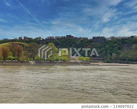 Mount Washington and Point State Park, Pittsburgh, Pennsylvania, USA Mount Washington and Point State Park, Pittsburgh, Pennsylvania, USA 114097022
