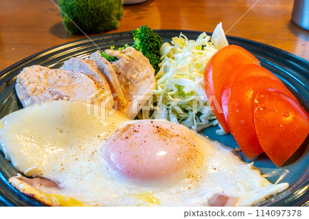 美味的煎蛋早餐 114097378