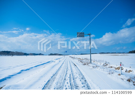 藍天和路上的雪 114100599