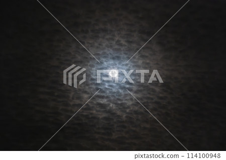 Clouds illuminated by the moon 114100948