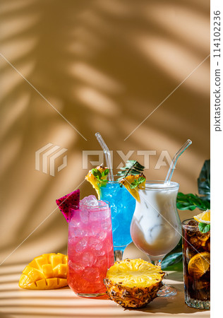 Set of classic alcohol cocktails 114102236