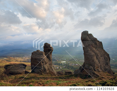 Rocky mountain view in evening sunrays 114103928