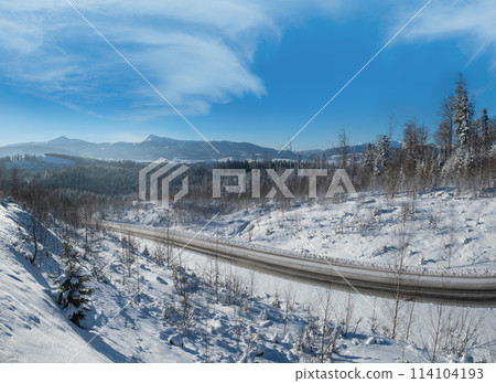 Winter Chornohora massiv mountains scenery view from Yablunytsia pass, Carpathians, Ukraine. 114104193