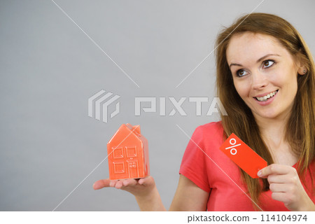 Woman buying house in low price. 114104974