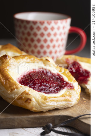 Raspberry Cream Cheese Puff Pastry 114106988